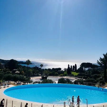 Appartement Cap Esterel Pessy 4 Personnes Avec Magnifique Vue Piscines Et Massif De L Esterel